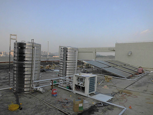 新興縣人民醫(yī)院1.5噸保溫水箱安裝現(xiàn)場 新興縣人民醫(yī)院1.5噸保溫水箱安裝現(xiàn)場