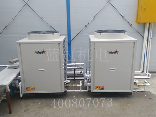 江門站房項(xiàng)目部使用設(shè)備：2臺(tái)5P空氣能熱水器+2個(gè)保溫水箱