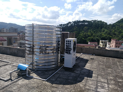 藍(lán)冠機(jī)電安裝的熱水工程運(yùn)行穩(wěn)定，設(shè)計(jì)操作人性化，節(jié)能環(huán)保的特性可以讓您使用起來(lái)更加安心、舒心